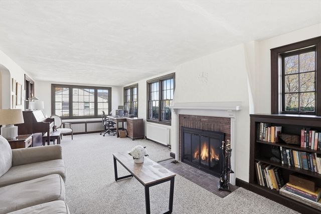 34 Governor Long Rd, Hingham, MA 02043