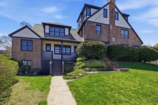 34 Governor Long Rd, Hingham, MA 02043