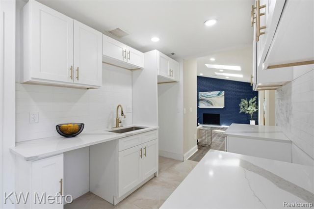 37860 Dardanella Street, Livonia, MI 48152