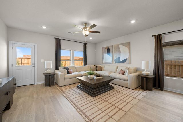 25529 Flora Bella LN, Elgin, TX 78621