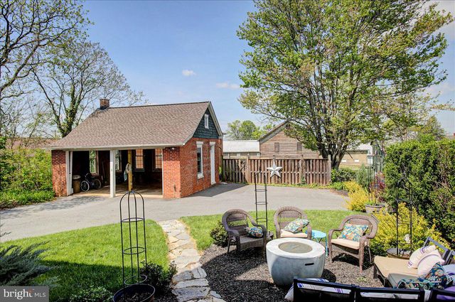 301 S WASHINGTON ST, Greencastle, PA 17225