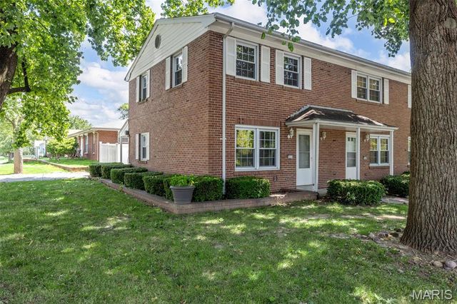 2810 Mayer Drive 2810, St Charles, MO 63301