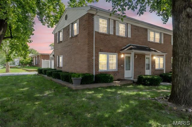2810 Mayer Drive 2810, St Charles, MO 63301