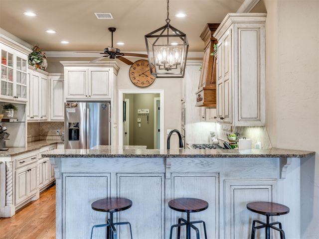421 W 77th Street, Tulsa, OK 74132