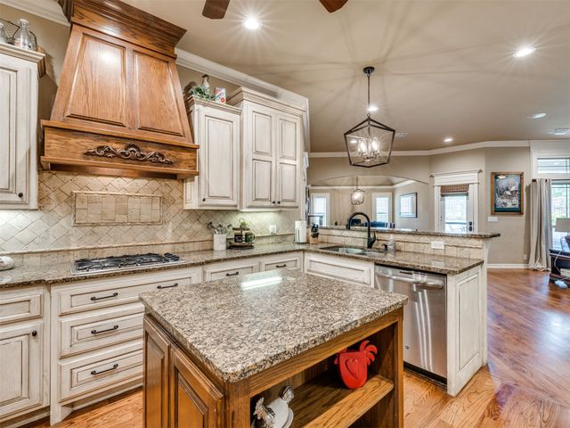421 W 77th Street, Tulsa, OK 74132