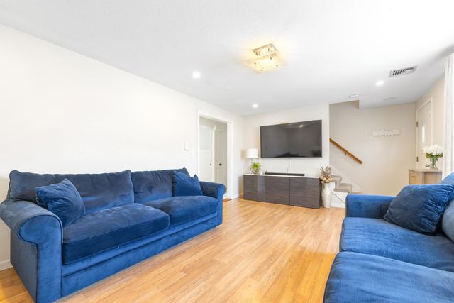 835 Mount Hope St 19, North Attleboro, MA 02760