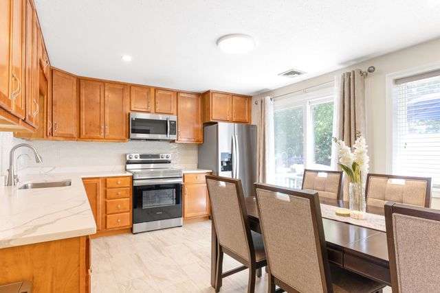 835 Mount Hope St 19, North Attleboro, MA 02760