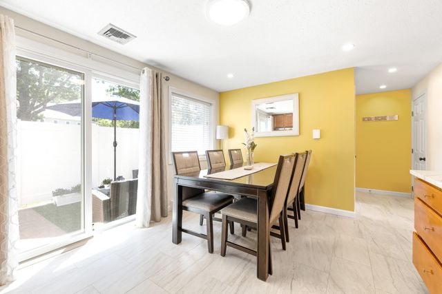 835 Mount Hope St 19, North Attleboro, MA 02760