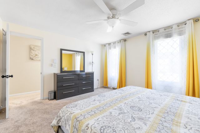835 Mount Hope St 19, North Attleboro, MA 02760