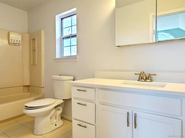 89 Railroad Avenue, Center Moriches, NY 11934
