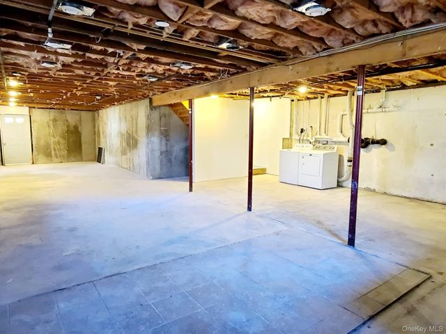 89 Railroad Avenue, Center Moriches, NY 11934