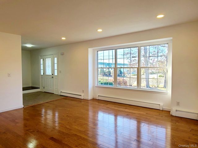 89 Railroad Avenue, Center Moriches, NY 11934