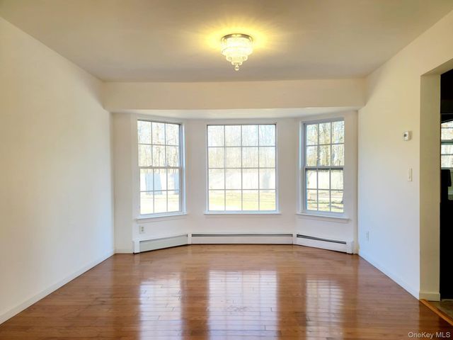 89 Railroad Avenue, Center Moriches, NY 11934