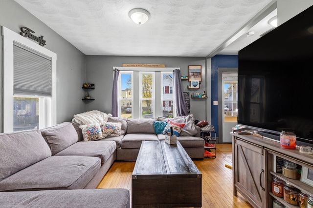 75 Auburn St, Brockton, MA 02302