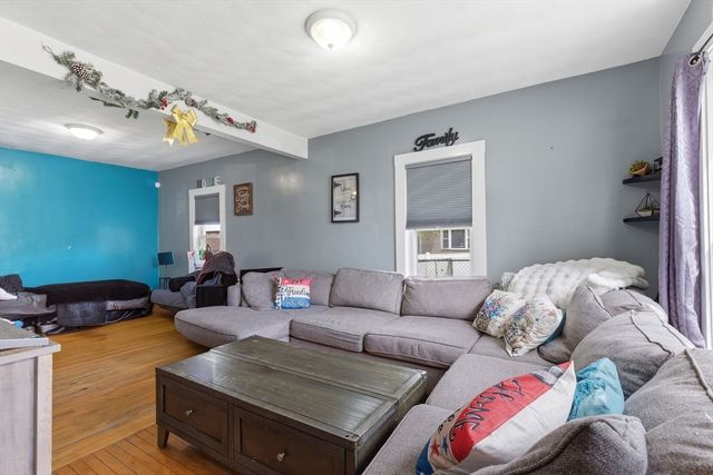 75 Auburn St, Brockton, MA 02302