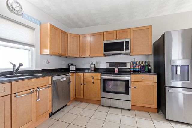 75 Auburn St, Brockton, MA 02302