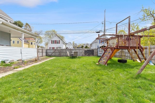 75 Auburn St, Brockton, MA 02302