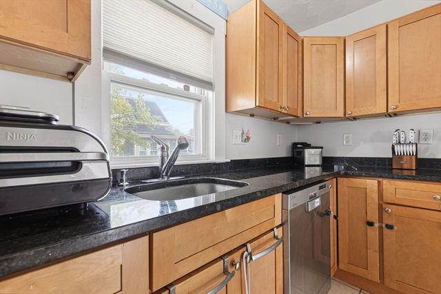 75 Auburn St, Brockton, MA 02302