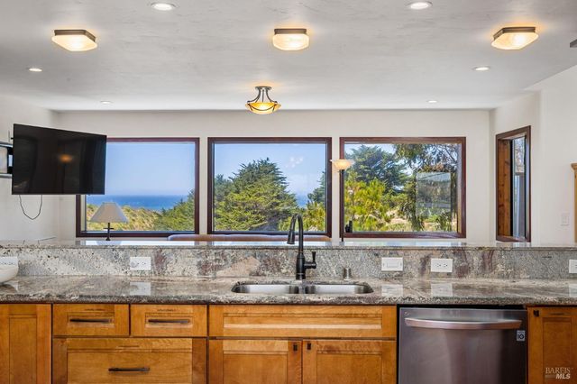 1846 Whaleship Rd, Bodega Bay, CA 94923