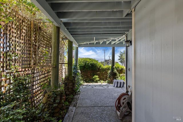 1846 Whaleship Rd, Bodega Bay, CA 94923