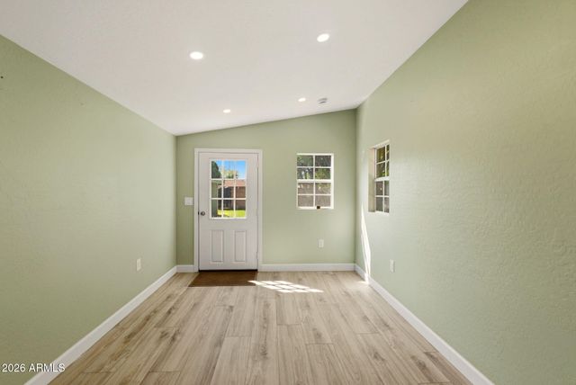 2002 N 39TH Street, Phoenix, AZ 85008