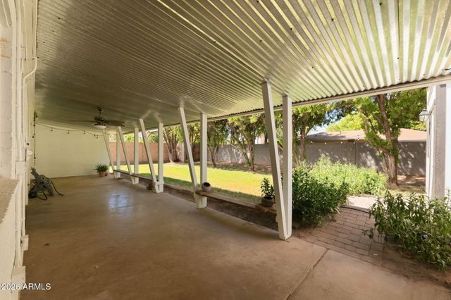 2002 N 39TH Street, Phoenix, AZ 85008