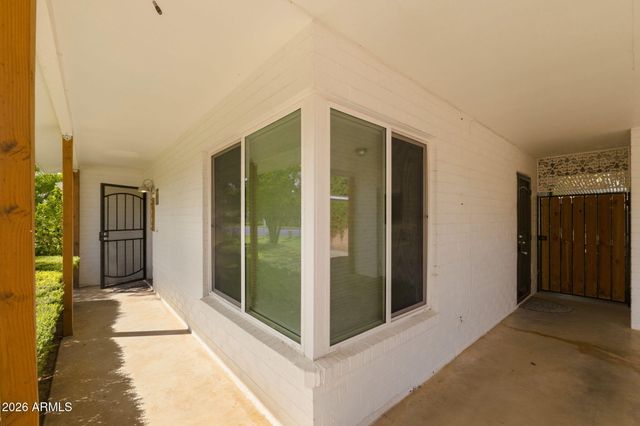2002 N 39TH Street, Phoenix, AZ 85008