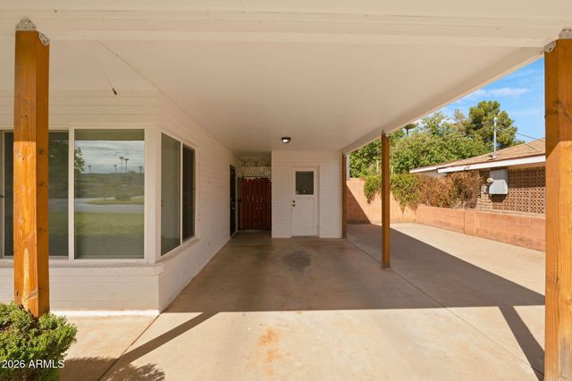 2002 N 39TH Street, Phoenix, AZ 85008