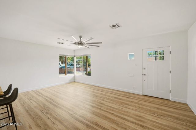 2002 N 39TH Street, Phoenix, AZ 85008