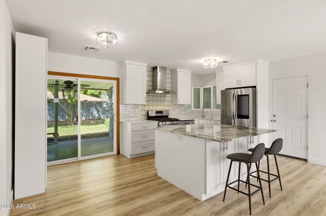 2002 N 39TH Street, Phoenix, AZ 85008