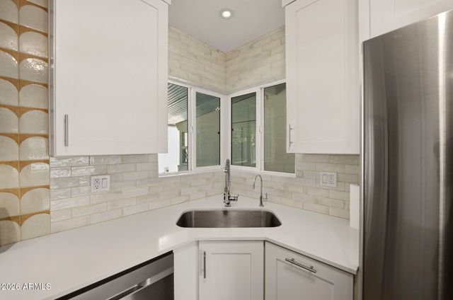 2002 N 39TH Street, Phoenix, AZ 85008