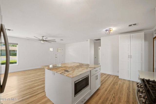 2002 N 39TH Street, Phoenix, AZ 85008