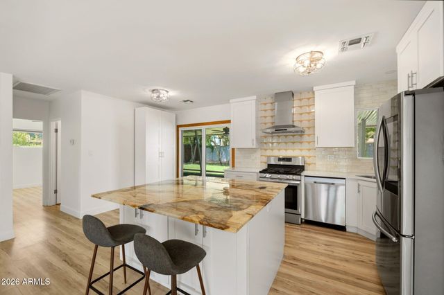 2002 N 39TH Street, Phoenix, AZ 85008