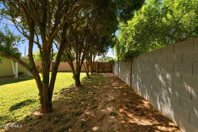 2002 N 39TH Street, Phoenix, AZ 85008