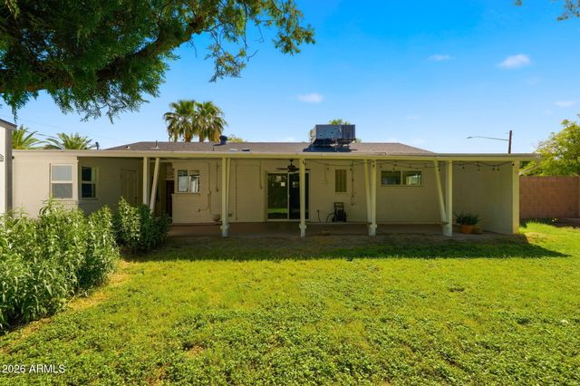 2002 N 39TH Street, Phoenix, AZ 85008