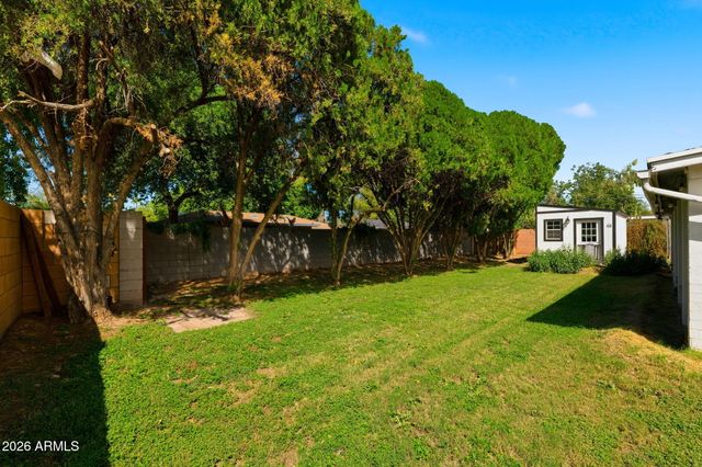 2002 N 39TH Street, Phoenix, AZ 85008