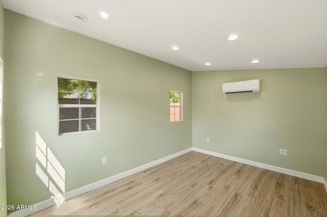 2002 N 39TH Street, Phoenix, AZ 85008