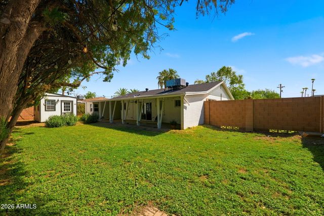 2002 N 39TH Street, Phoenix, AZ 85008