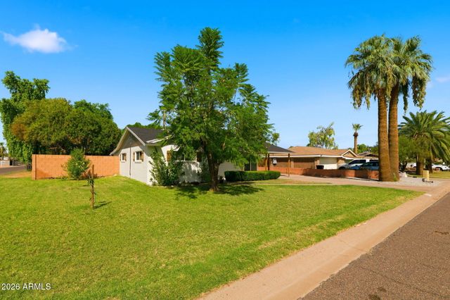 2002 N 39TH Street, Phoenix, AZ 85008