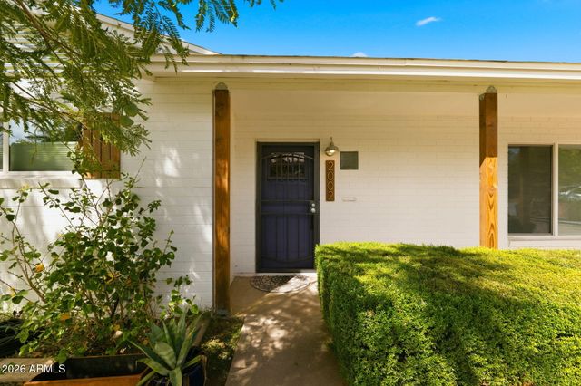 2002 N 39TH Street, Phoenix, AZ 85008