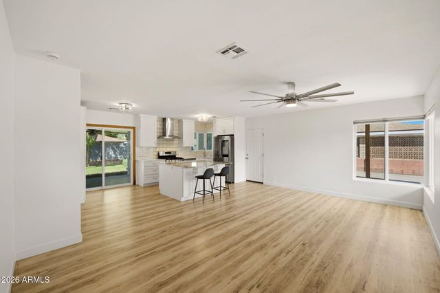 2002 N 39TH Street, Phoenix, AZ 85008