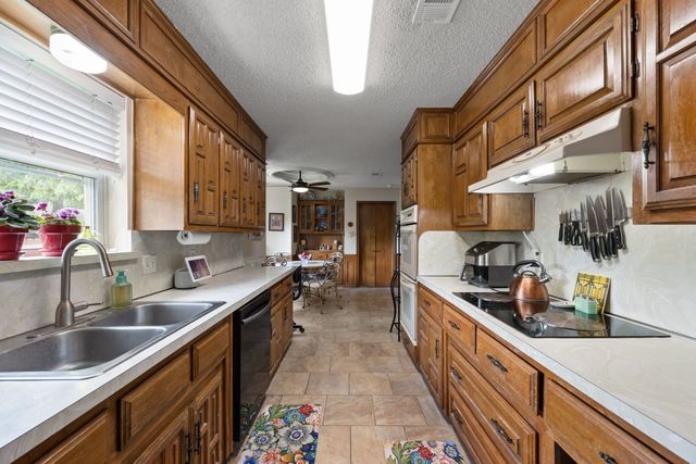 2308 Brookside Drive, Arlington, TX 76012