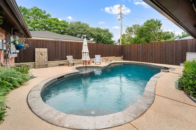 2308 Brookside Drive, Arlington, TX 76012