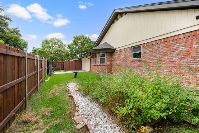 2308 Brookside Drive, Arlington, TX 76012