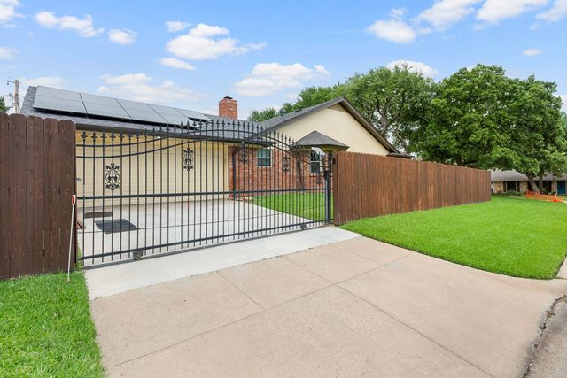 2308 Brookside Drive, Arlington, TX 76012