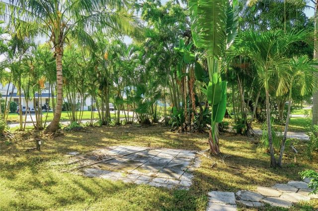 215 S BEVERLY AVENUE, Tampa, FL 33609