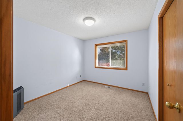 9509 Dogwood Avenue N, Brooklyn Park, MN 55443