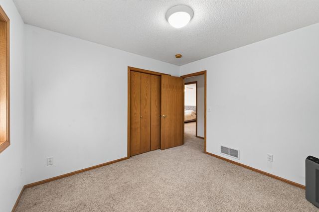 9509 Dogwood Avenue N, Brooklyn Park, MN 55443