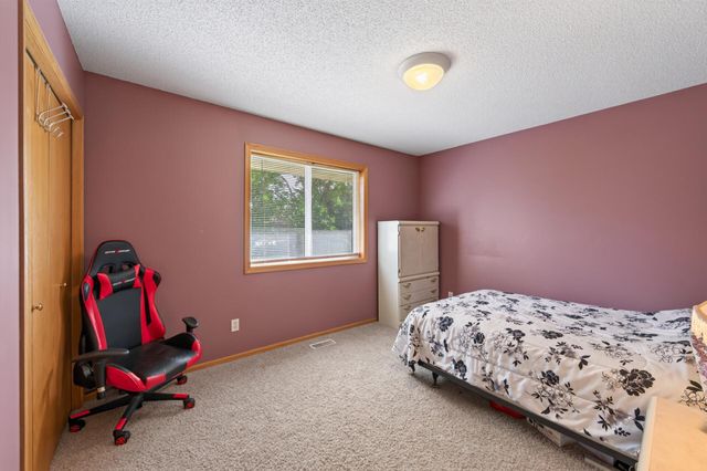 9509 Dogwood Avenue N, Brooklyn Park, MN 55443
