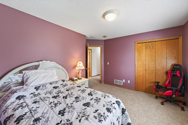 9509 Dogwood Avenue N, Brooklyn Park, MN 55443